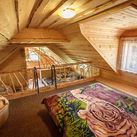 Хата Різьбяра Villa Byalobereska Rum bild